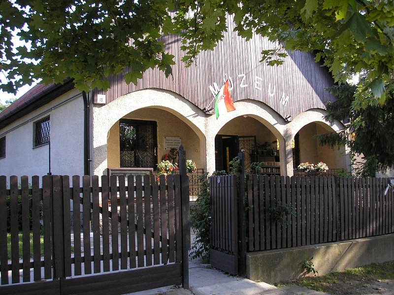 Az Isaszegi Múzeumi Kiállítóhely, korábban Falumúzeum épülete a Madách Imre utca felől.