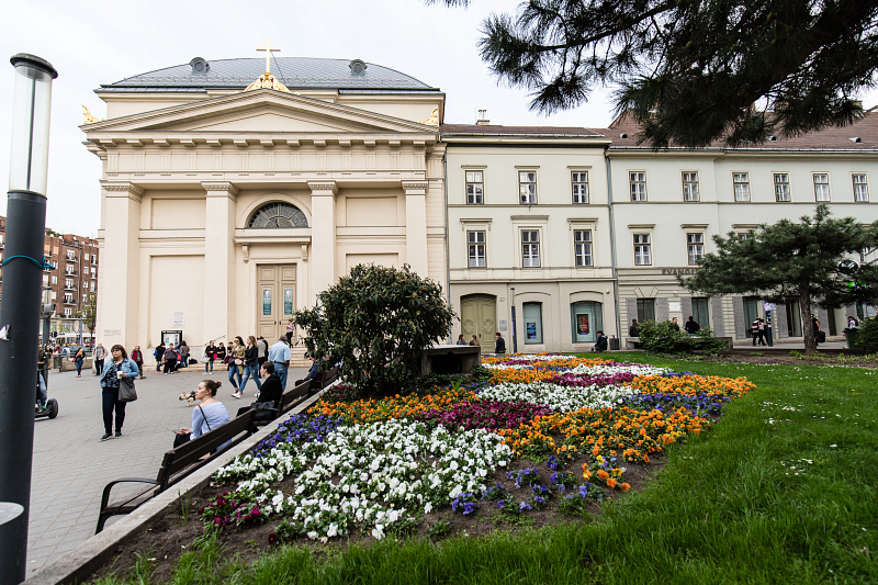 A Deák téri evangélikus templom és a múzeum